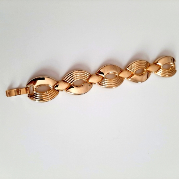 Gold Bracelet - Picture 1 of 4